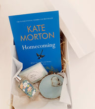 Load image into Gallery viewer, Bookbox - Blue / Boekboks - Blou (Homecoming - Kate Morton)
